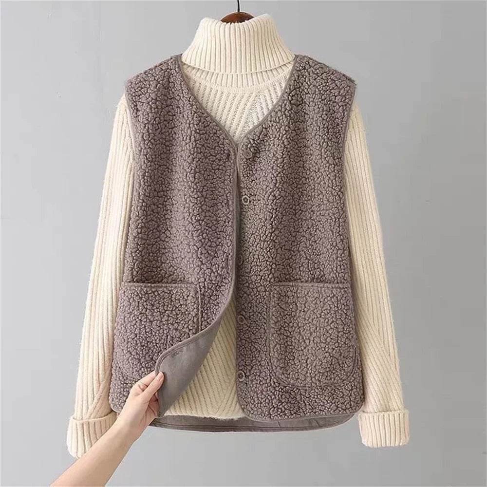 Lydia - Classic Cardigan